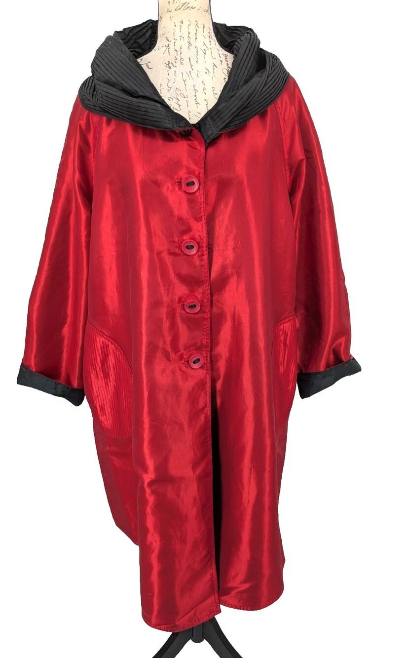 UBU Reversible Coat SIZE XL Red/Black Portrait Pleated Collar/Pockets Great